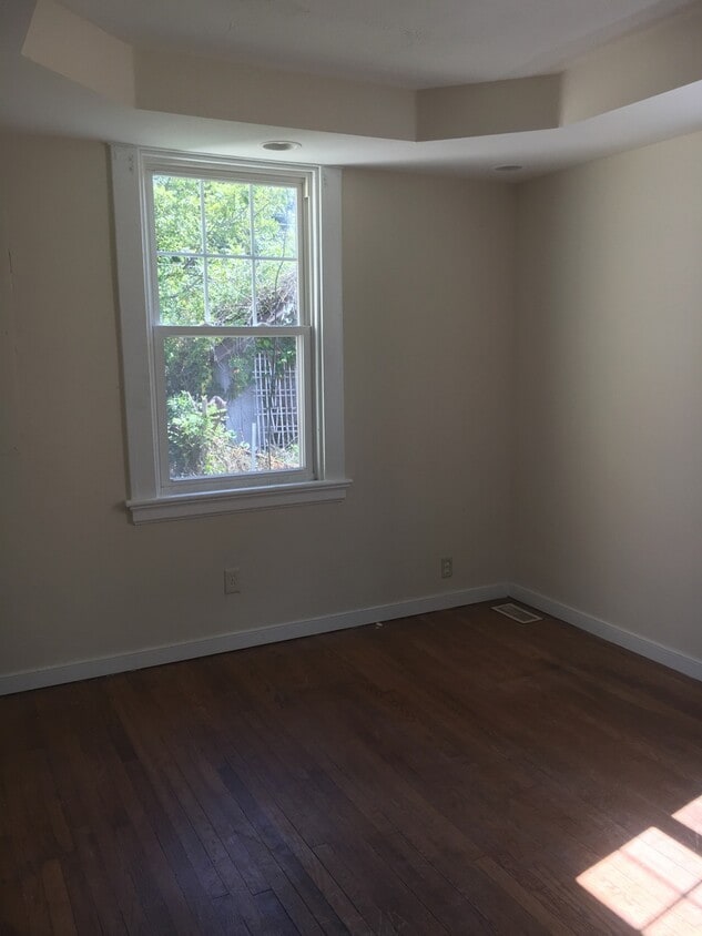 Building Photo - Charming Colonial on Corner Lot  in Northside