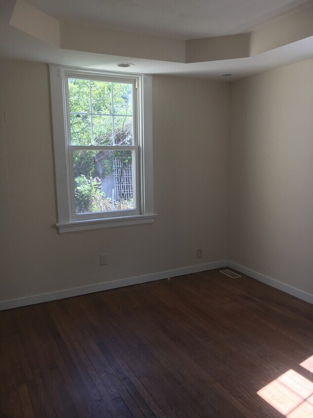 Foto del edificio - Charming Colonial on Corner Lot  in Northside