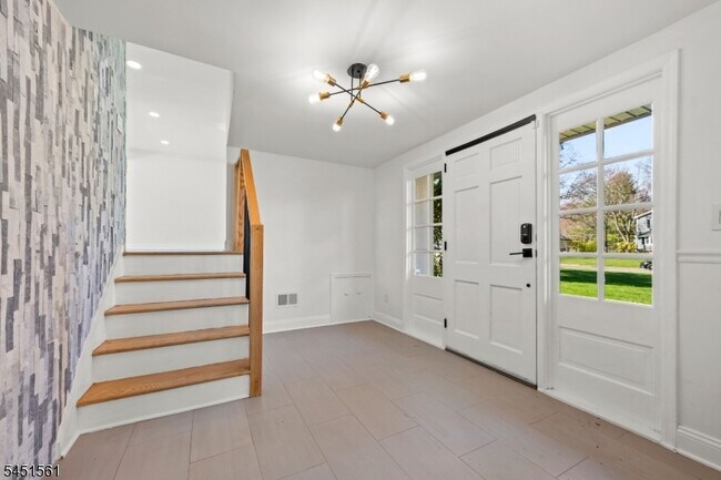 Foto del edificio - 27 Meadowview Rd
