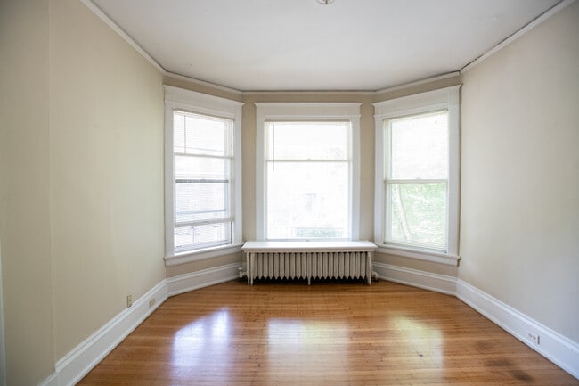 Building Photo - 2216 E Ivanhoe Pl