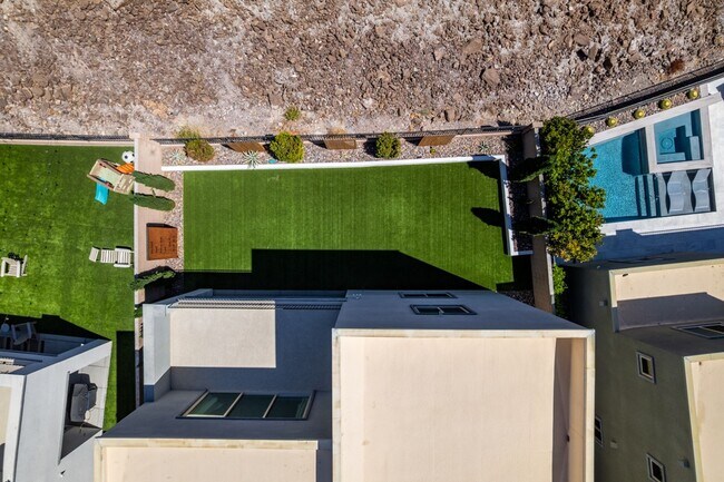 Foto del edificio - Luxury Rental with Mountain Views in Gated Henderson Community