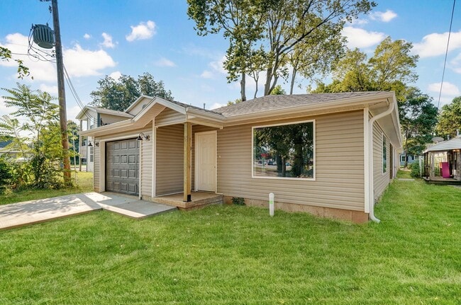 Building Photo - College students welcome! Brand new 3 bedr...