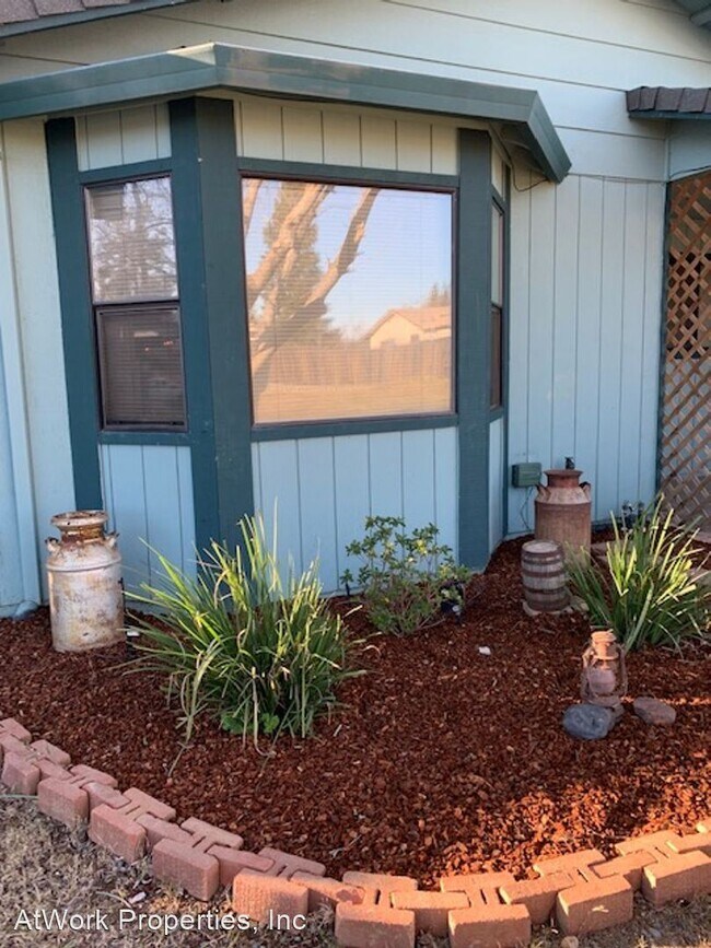 Building Photo - 3 br, 2 bath House - 1679 Strauss Ln.