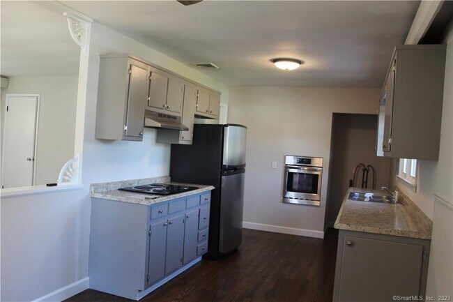 Foto del edificio - 293 Short Beach Rd