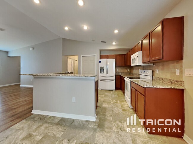 Building Photo - 2215 11th Avenue E Palmetto FL