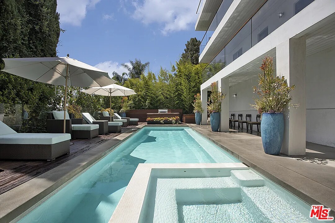 Foto principal - 1464 Sunset Plaza Dr