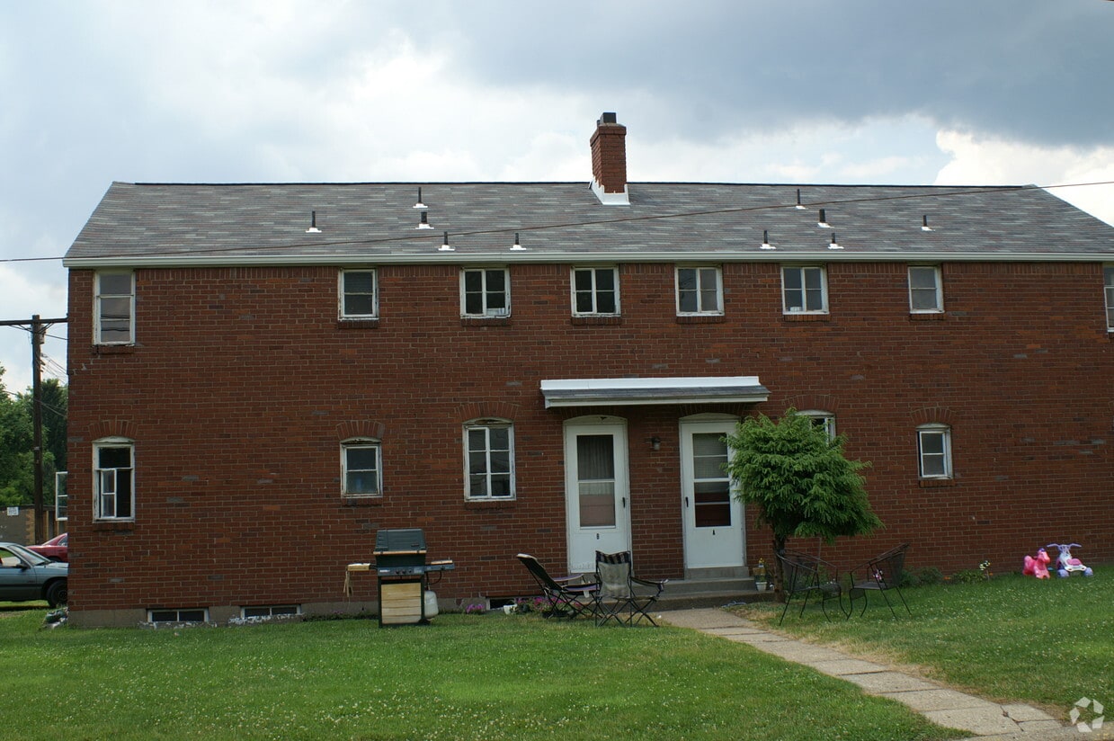 6900 Riverside Pl, Neville Island, PA 15225 Apartments in Neville