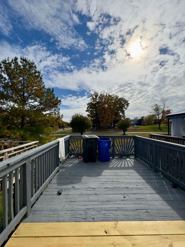 Building Photo - Charming 2 Bedroom/2 Bathroom Townhome in ...