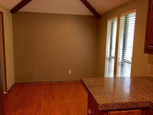 Building Photo - 2104 Decator Dr