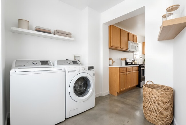 Foto del edificio - 4810 W Strong St