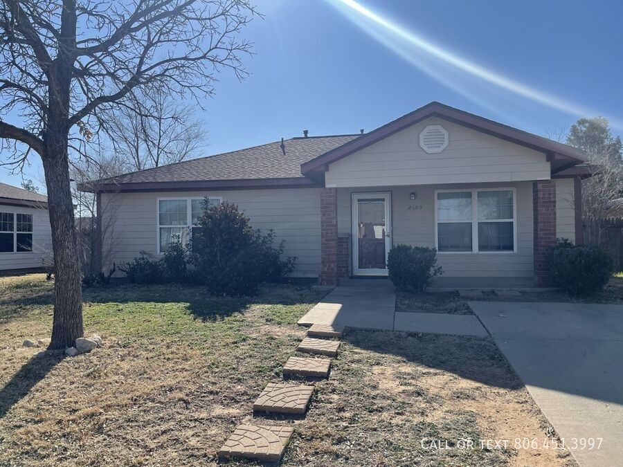 Foto principal - 3 Bedroom, 1.5 Bath Home in North Lubbock