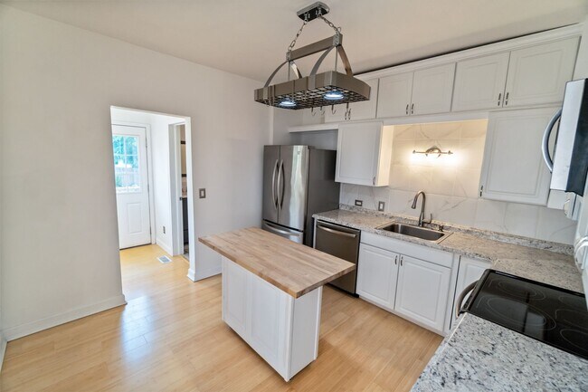 Foto del edificio - Single Family Home in Perry District!!