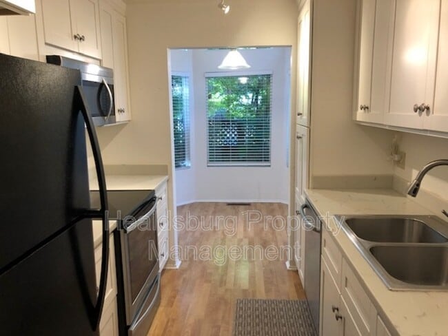 Foto del edificio - 1304 Foothill Dr