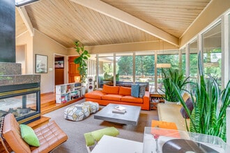 Building Photo - 225 Aspen Dr