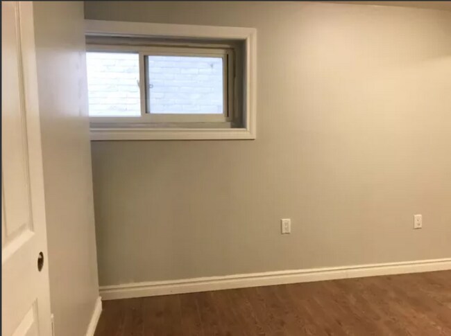 Building Photo - 300 Countrystone Crescent