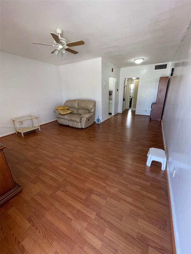 Building Photo - 230 SW 11th Ave