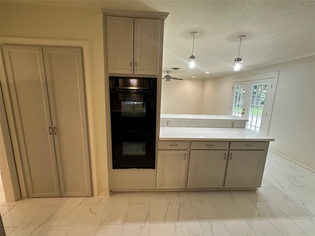 Building Photo - 3611 Broadmead Dr