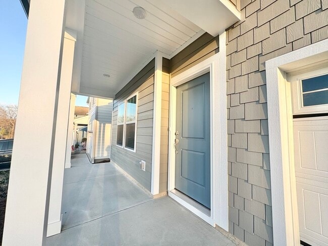 Building Photo - Three bedroom 2 1/2 bath single-family home in the new Kensington community