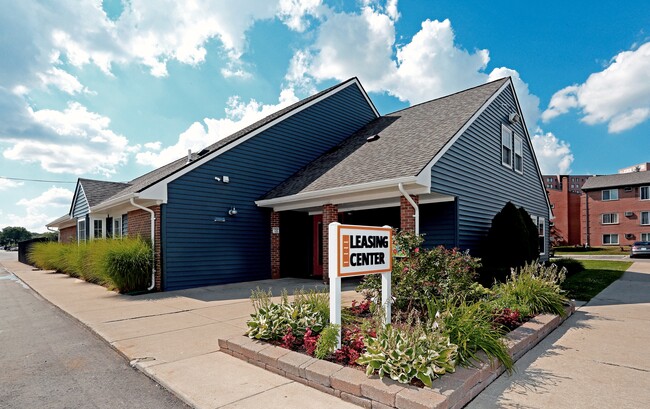 Building Photo - The Loop on Greenfield