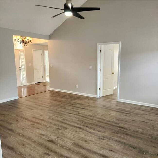 Building Photo - 222 Summer Hill Cir