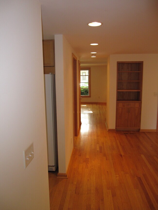 Building Photo - 413 2nd St