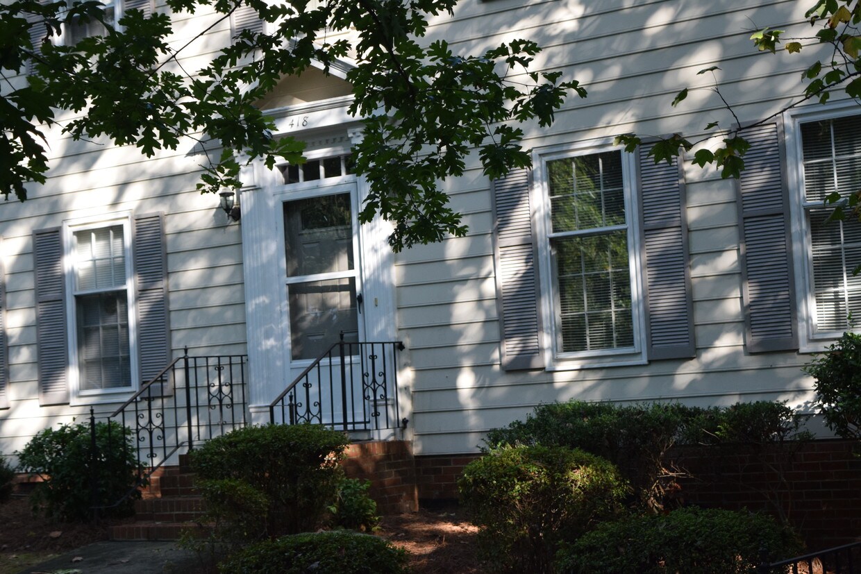 Front - 418 Kingsley Dr