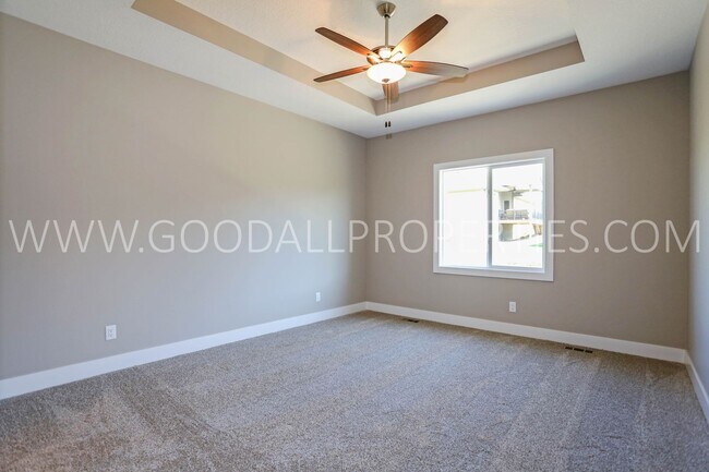 Building Photo - Beautiful ranch home with over 2000 finish...