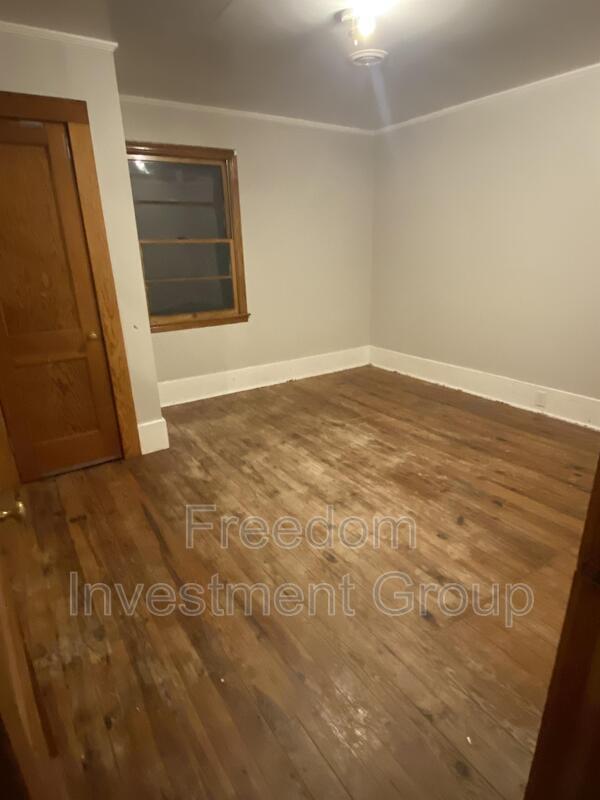 521 N Chamberlain Ave, Rockwood, TN 37854