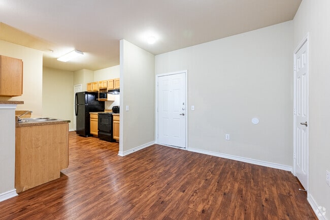 2BR, 2BA - 957SF - Dining Room - Pine Crest Apartments