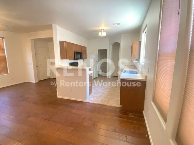 Building Photo - Move-In Ready Gated Community Home Near San Tan Village & Loop 202!
