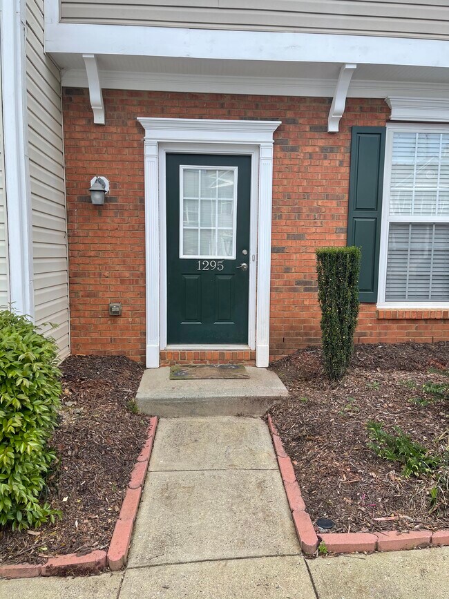 Excellent Townhome Near Downtown Alpharetta! - 1295 Kilmington Ct