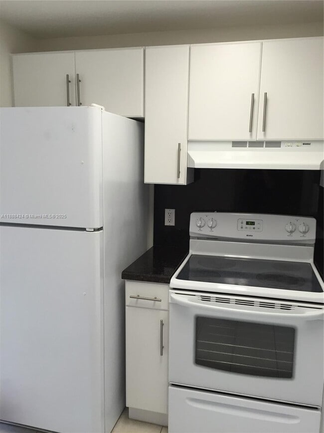 Building Photo - 3410 Coral Wy