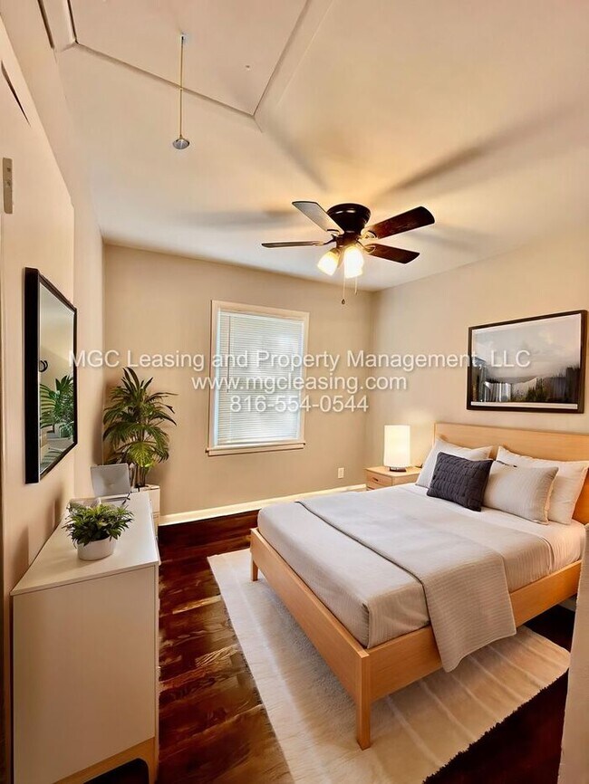 Building Photo - Single Family Home close to Historic Downtown Lee's Summit!