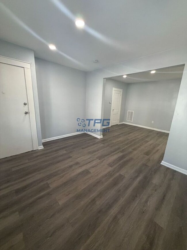 Building Photo - 134 Dewey St