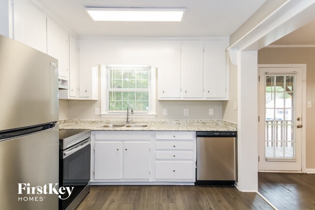 Building Photo - 4305 Sunnyside Dr