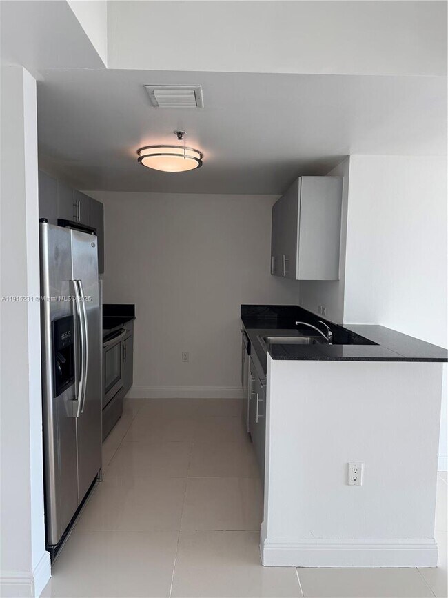 Foto del edificio - 1861 NW S River Dr