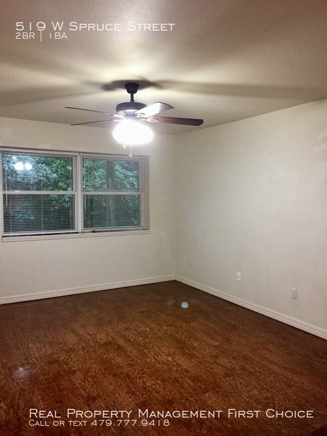Building Photo - 2 Bedroom 1 Bath For Rent Fayetteville