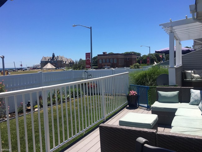 Building Photo - 2 br, 2 bath Condo - Oceanside Condominium...