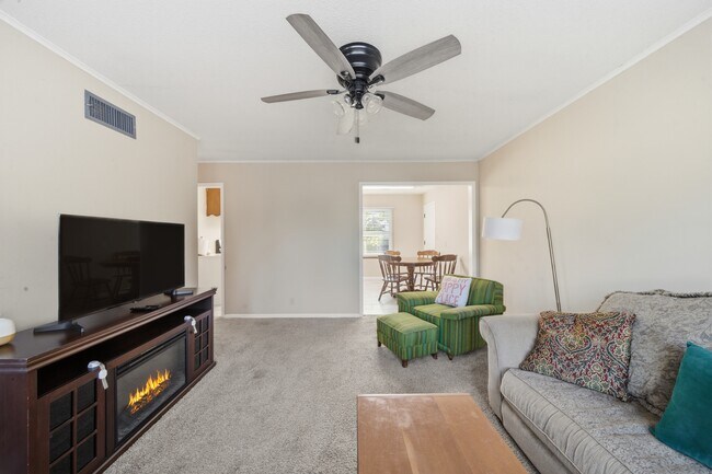 Foto del edificio - 702 E Karma Ave