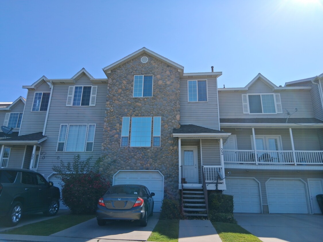 Primary Photo - 609 N Seven Peaks Blvd