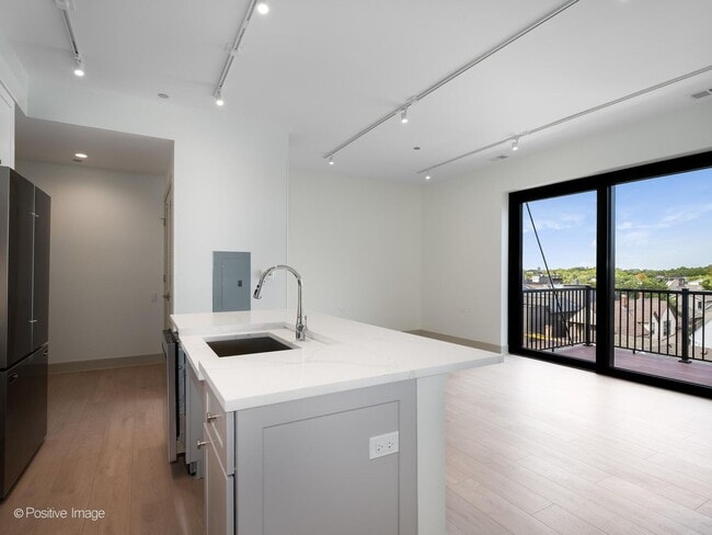 Foto del edificio - 3202 N Racine Ave