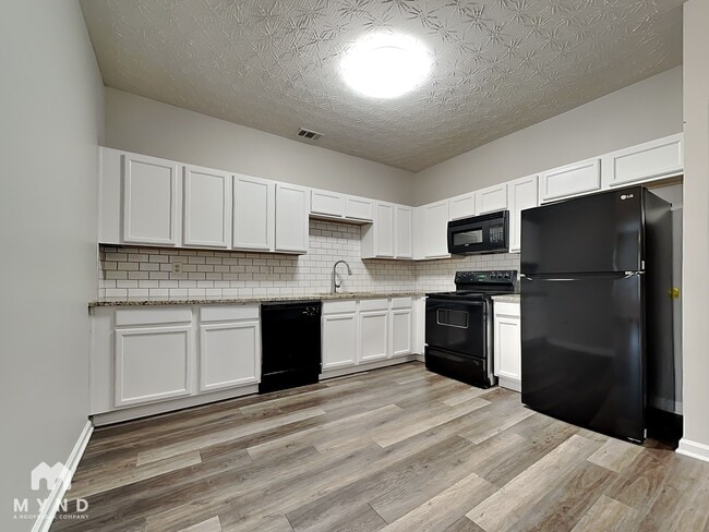 Building Photo - 2330 Marlin Dr