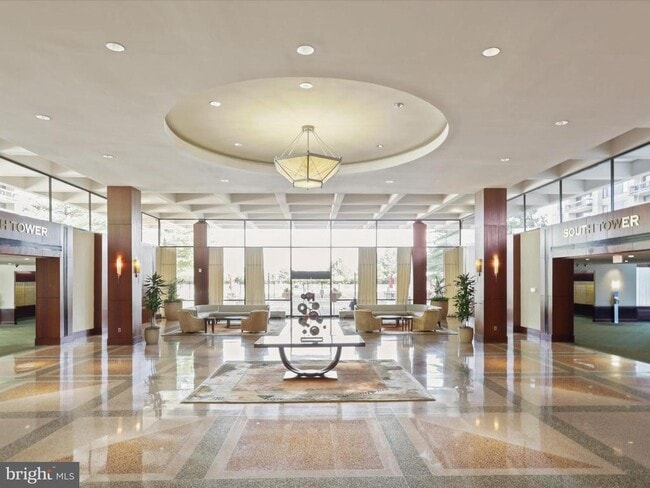 Foto del edificio - 3701 S George Mason Dr