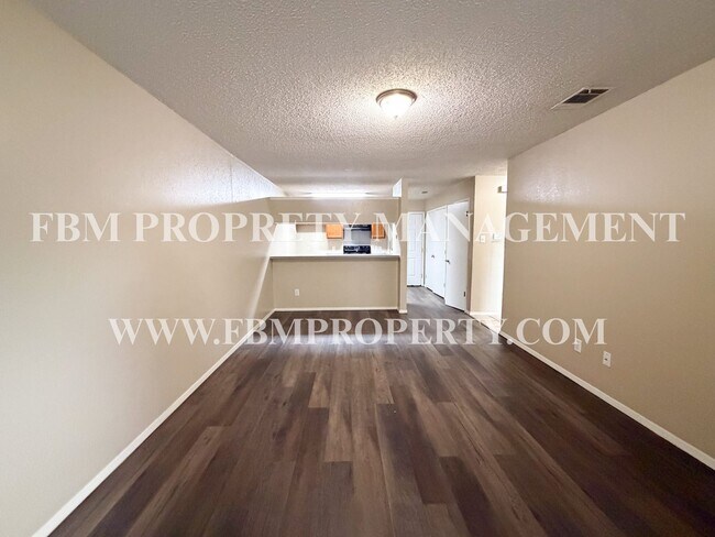 Foto del edificio - 804 Biloxi Dr