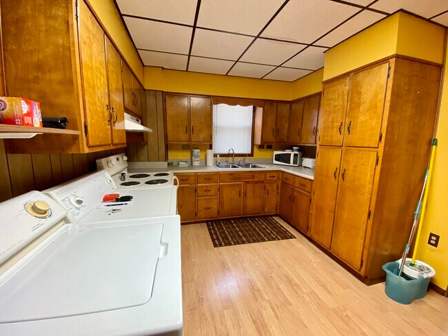 Kitchen w/included Appliances - 405 Johnson Ave