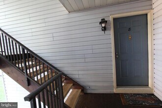 Building Photo - 8 Joyner Ct