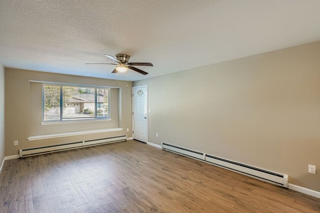 Foto del edificio - 4 Bed 2.5 Bath Duplex with Private Fenced ...
