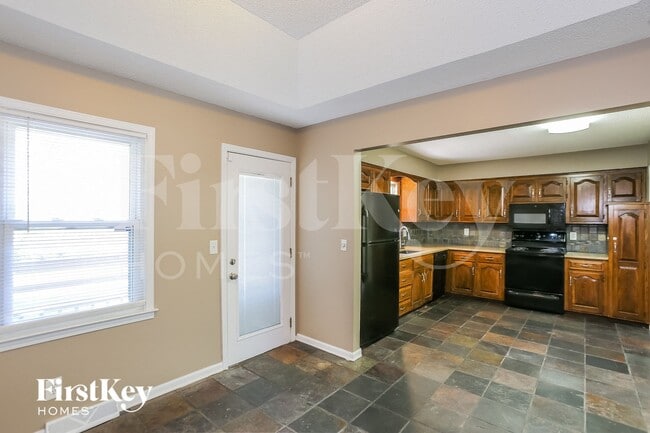 Foto del edificio - 3720 NE Antioch Rd