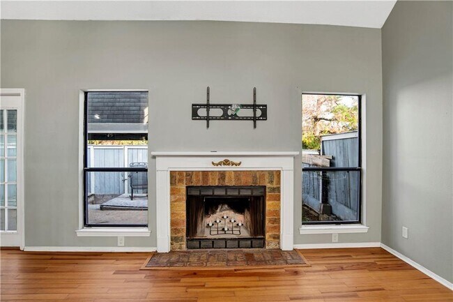 Foto del edificio - 5900 Grelot Rd