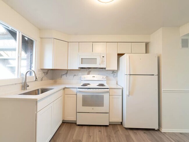 Building Photo - 670 S 500 E